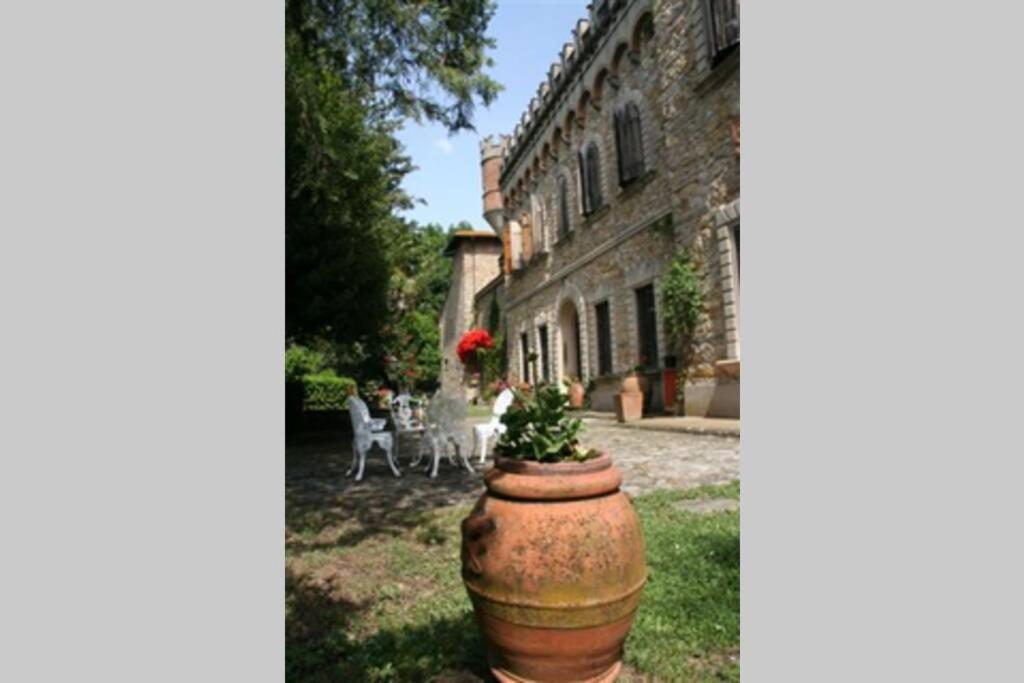 Casa La Torre Un Castello Alle Porte Di Firenze Florença Exterior foto
